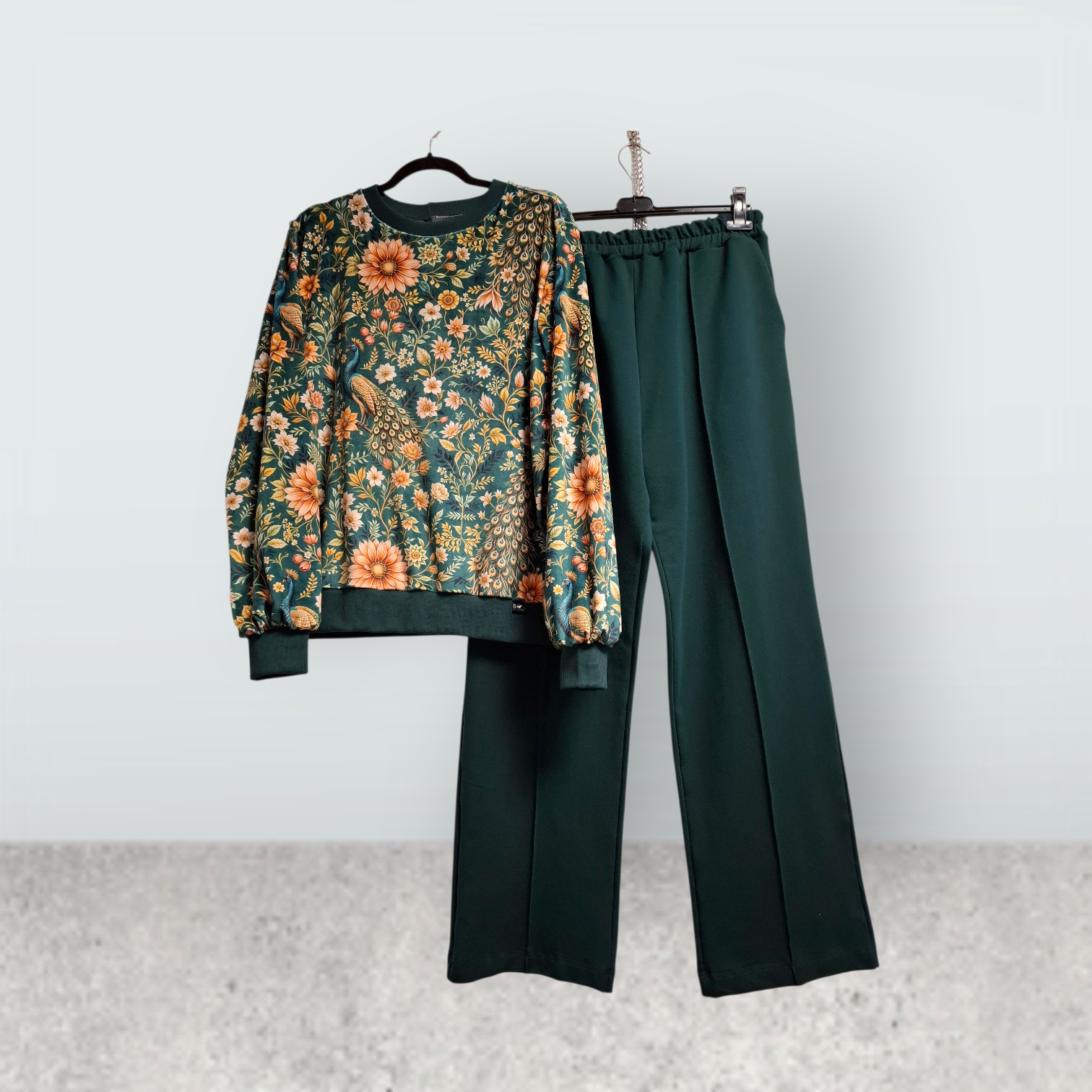 Laisvalaikio kostiumas "Žalių povų raštai" - Image 4