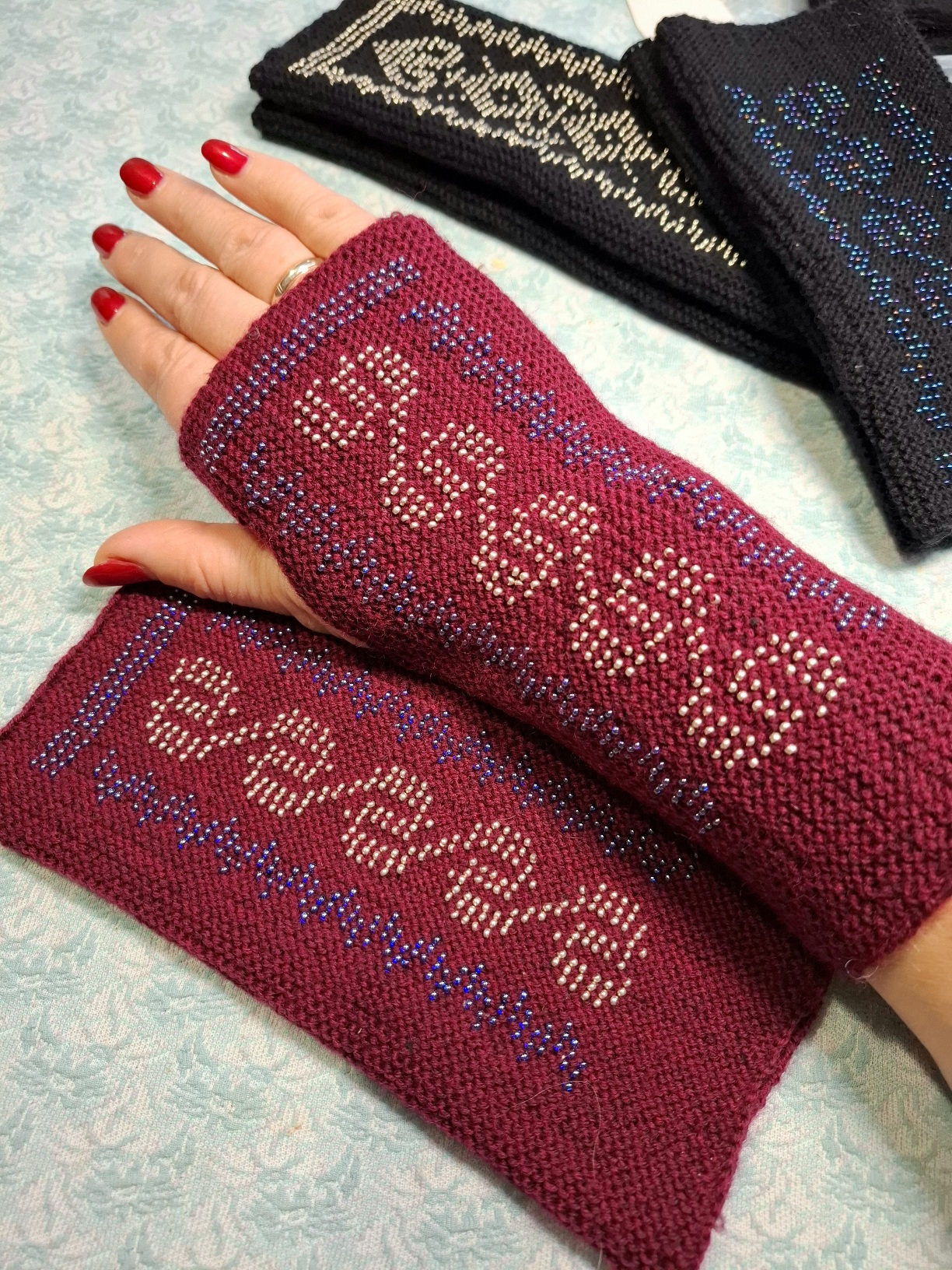 Riešinės su skylute nykščiui