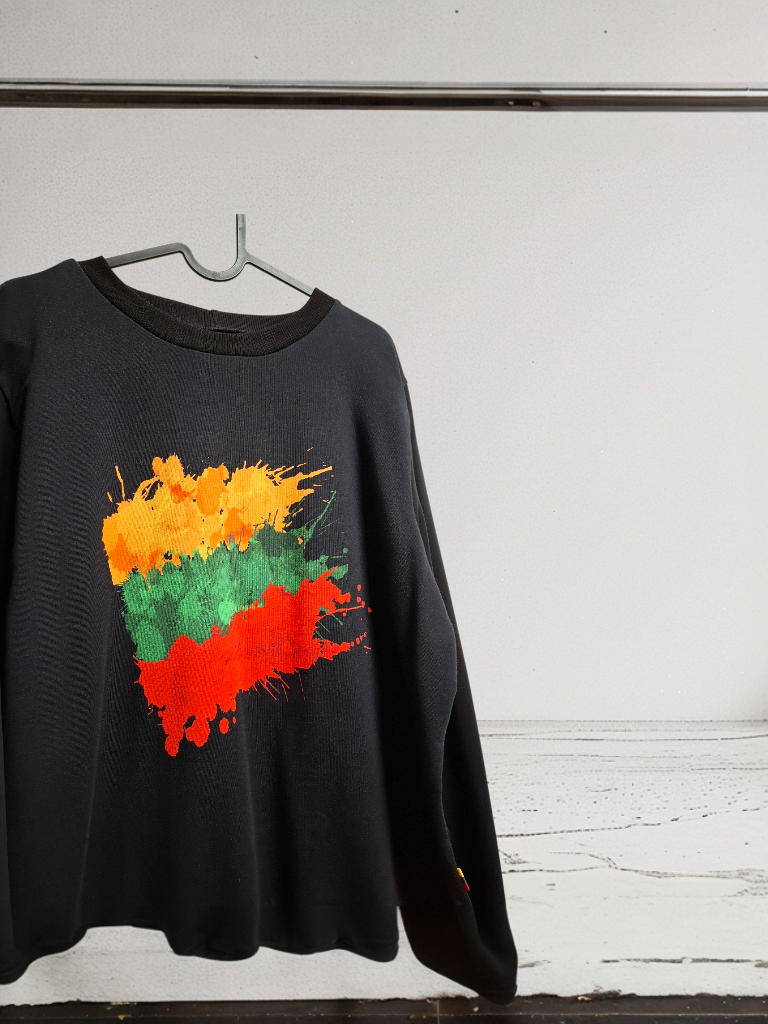 Juodas džemperis Trispalvė - Image 2