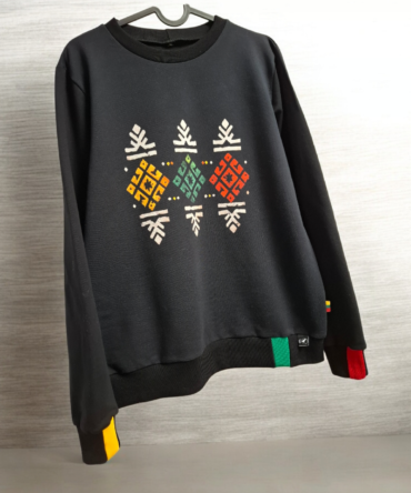 Juodas džemperis Etno -|||