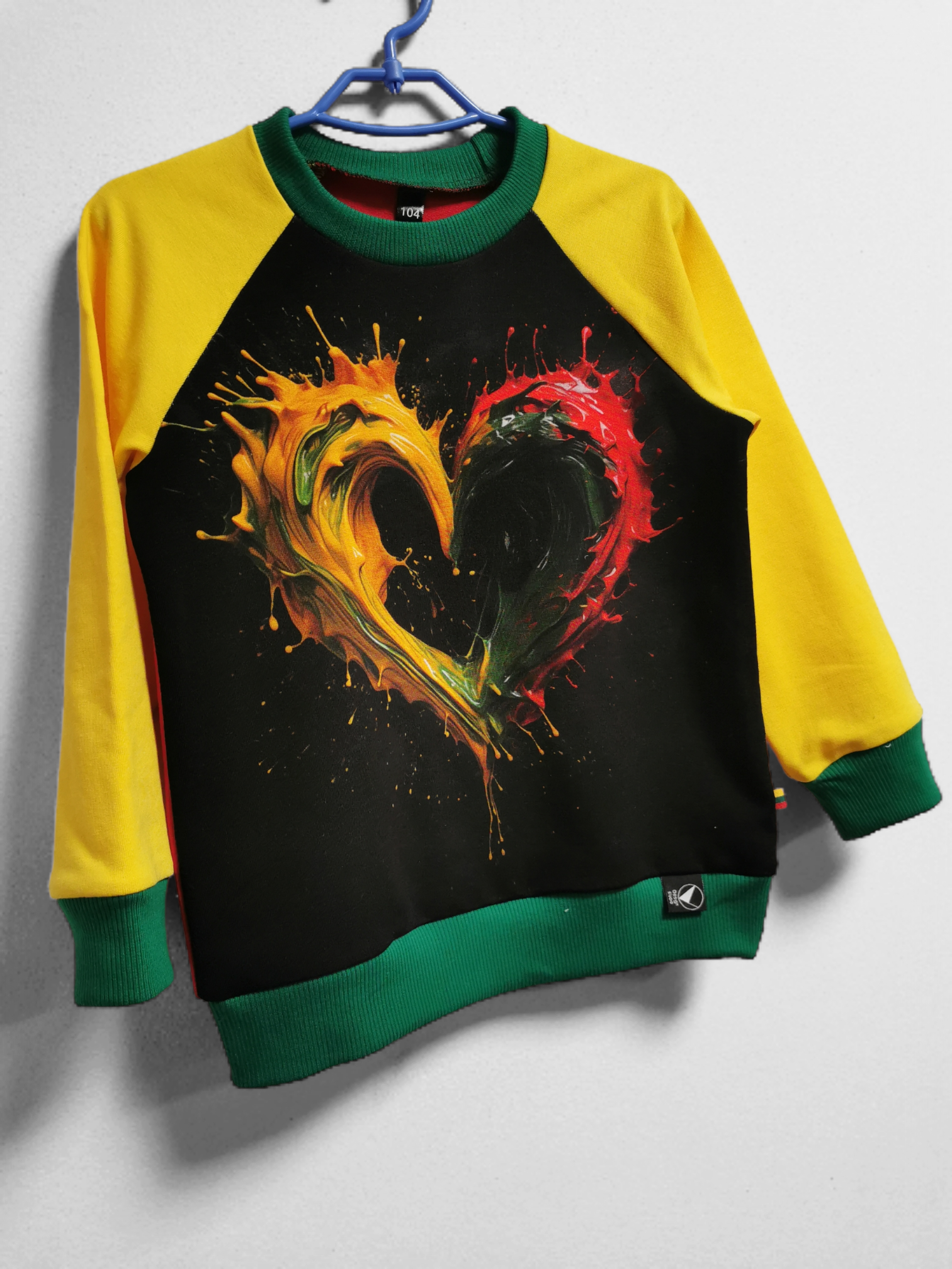 Trispalvis džemperiukas Širdelė